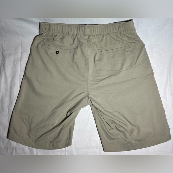 Under Armour Heat Gear Golf Shorts - Picture 2 of 3